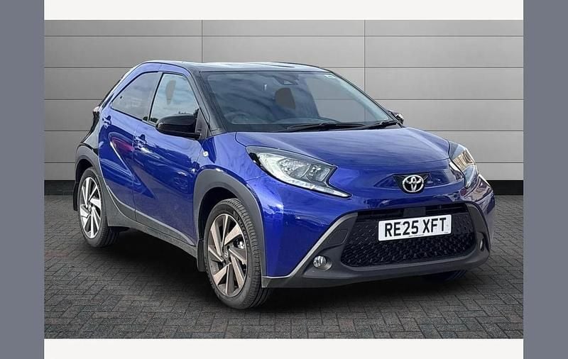 Blue New 2025 Toyota Aygo Hatchback | £14,901 (Fair price) - Image 1/3