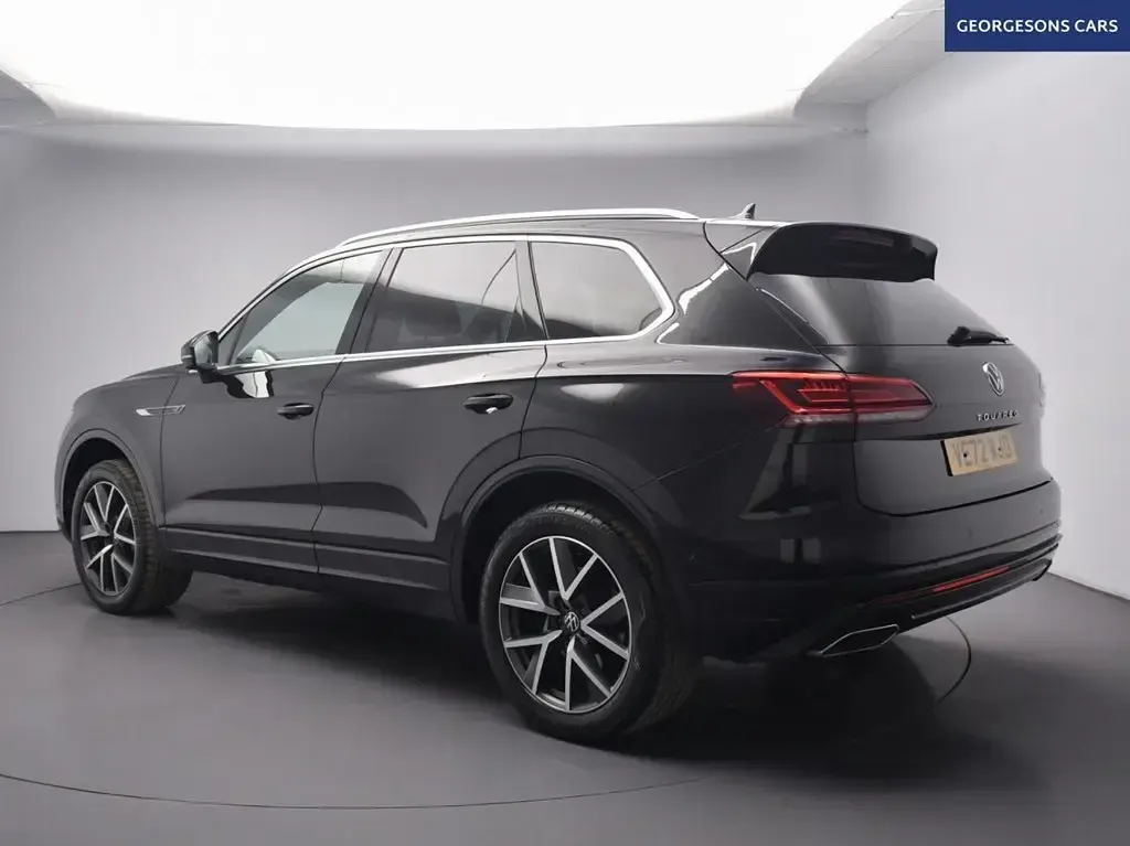 Usado VW Touareg R-line 286 CV (210 kW) 2023 Negro SUV