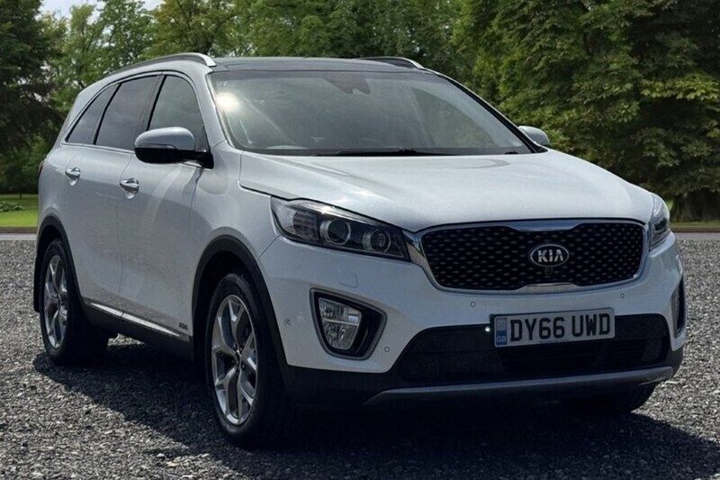 White Used 2016 Kia Sorento 4 SUV | £17,845 (Fair price) - Image 1/1