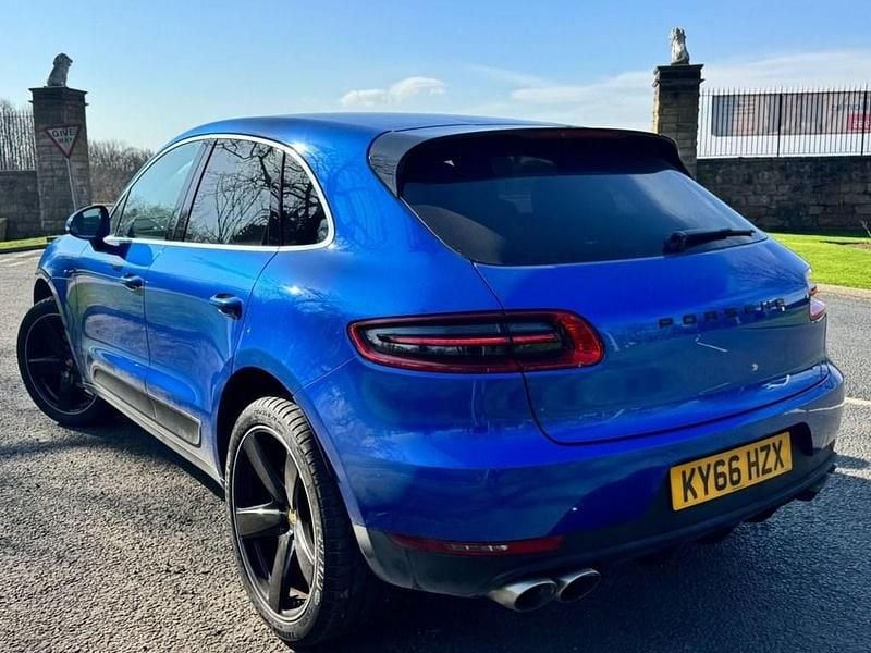 Used Porsche Macan 258 HP (189 kW) 2016 Blue SUV