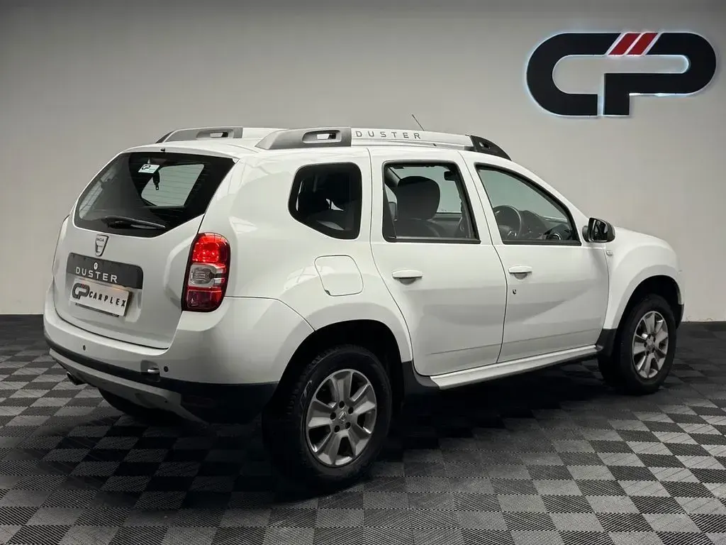 Used Dacia Duster Lauréate 110 HP (80 kW) 2018 White SUV