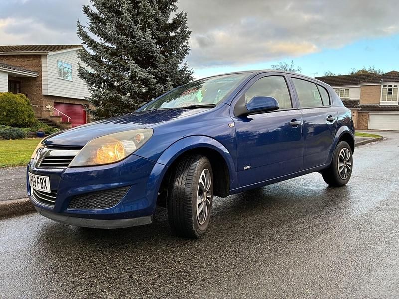Blue Used 2009 Vauxhall Astra Hatchback | £1,695 (Fair price) - Image 1/4