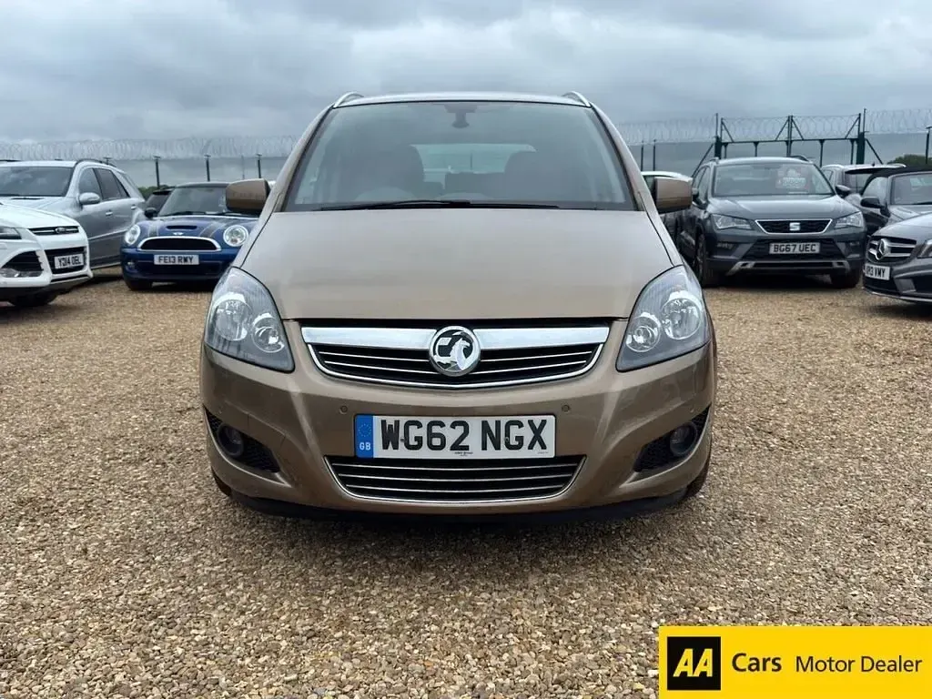 Second-hand Vauxhall Zafira Design Edition 115 CP (84 kW) 2012 Maro Monovolum