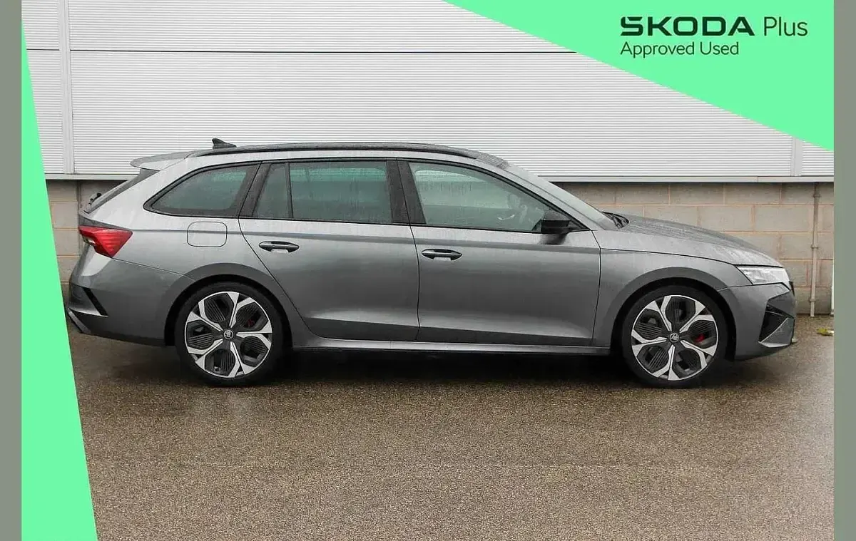 Używany Skoda Octavia vRS 265 KM (194 kW) 2025 Szary Kombi