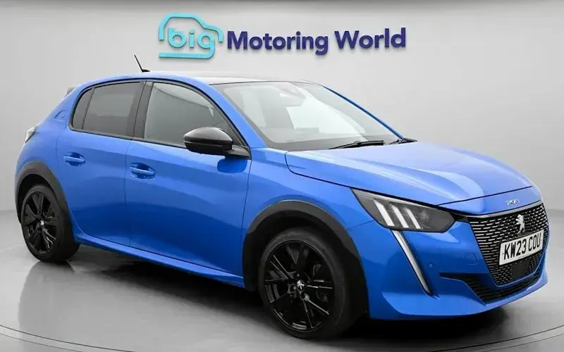 Second-hand Peugeot 208 GT 102 CP (75 kW) 2023 Hatchback