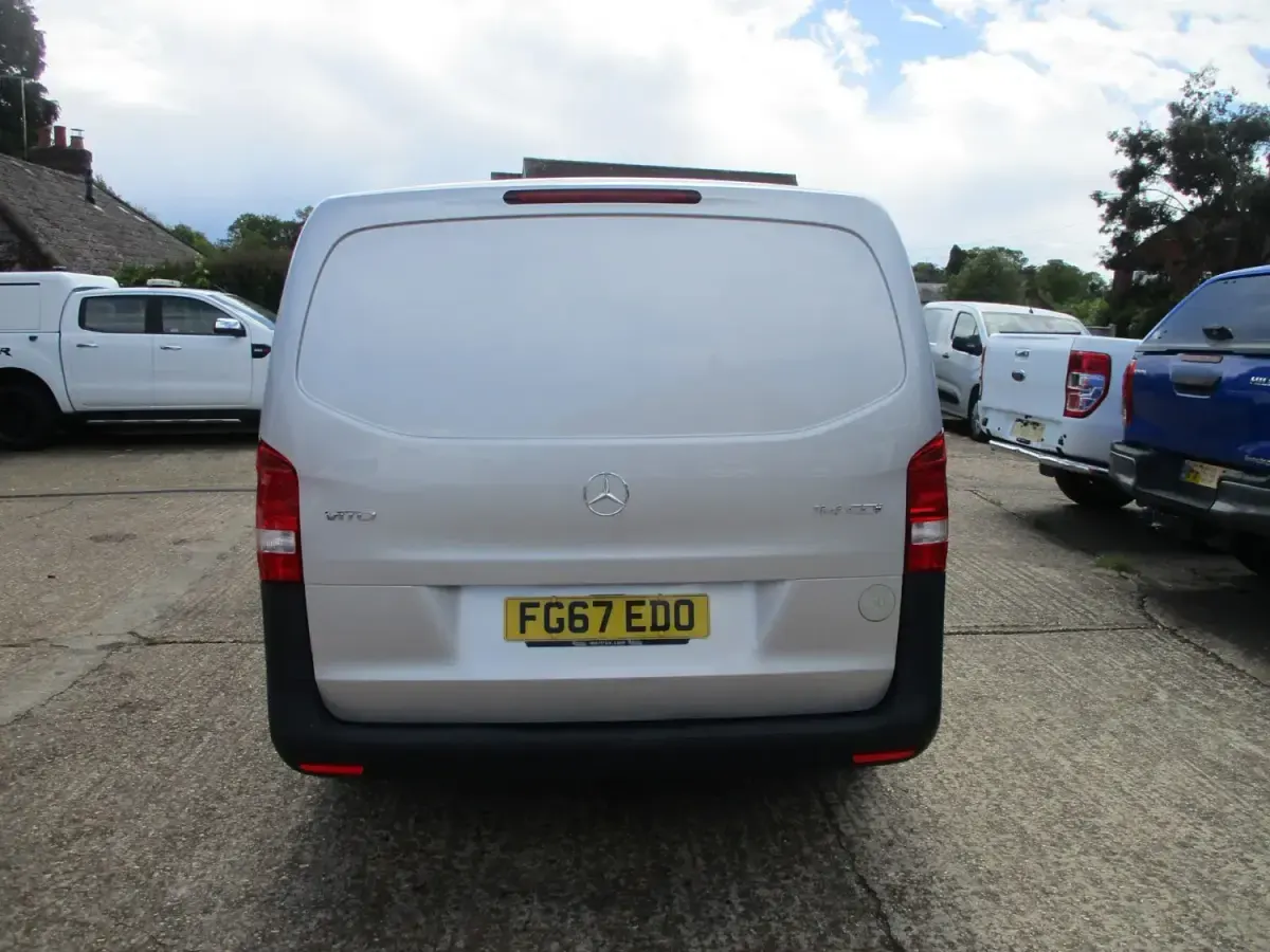 Begagnad Mercedes Vito 2017 Silver Van