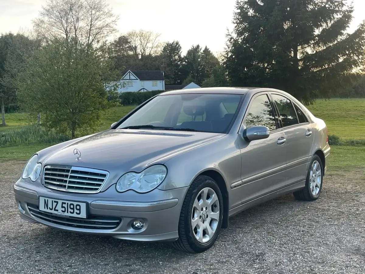 Używany Mercedes C200 Elegance 2006 Srebrny Sedan/Limuzyna