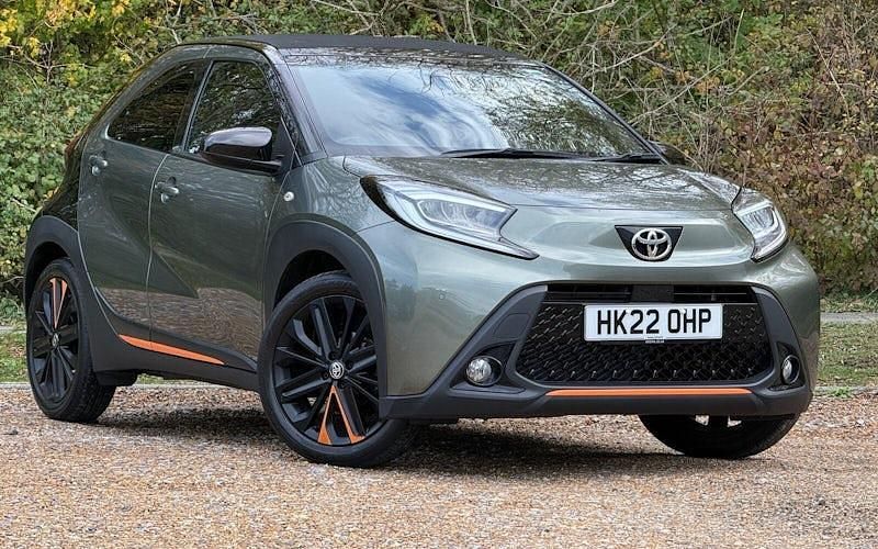Cardamom green Used 2022 Toyota Aygo X Edition SUV | £14,570 - Image 1/4