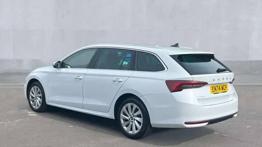 Used Skoda Octavia SE L 150 HP (110 kW) 2025 White Estate