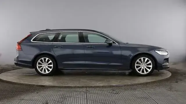 Used Volvo V90 Momentum 194 HP (142 kW) 2022 Estate