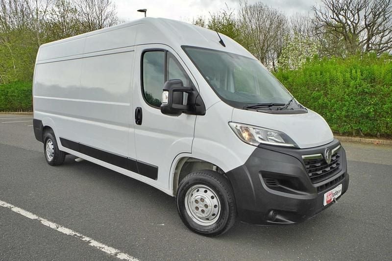 Second-hand Vauxhall Movano 2023 Alb