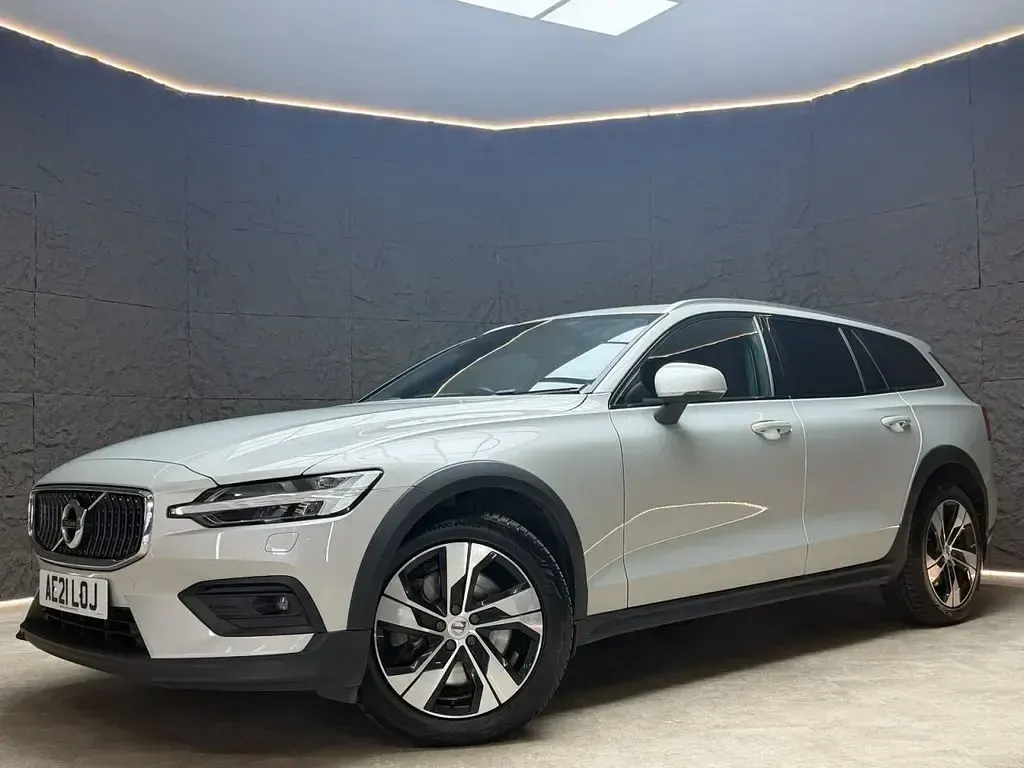 Used Volvo V60 CC 197 HP (144 kW) 2021 Gold Estate