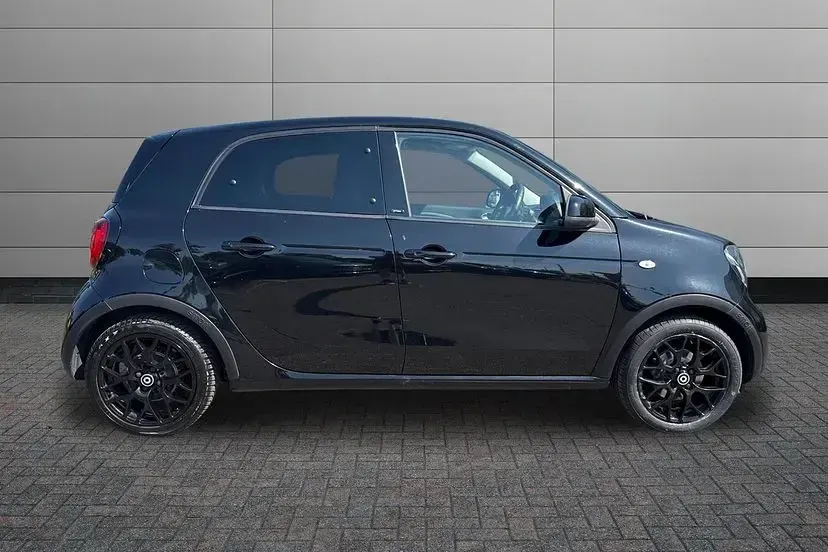 Used Smart ForFour Premium 89 HP (65 kW) 2017 Black Hatchback