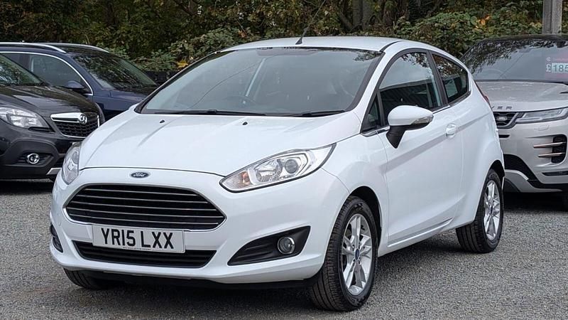 White Used 2015 Ford Fiesta Zetec Hatchback | £5,500 (Fair price) - Image 1/3