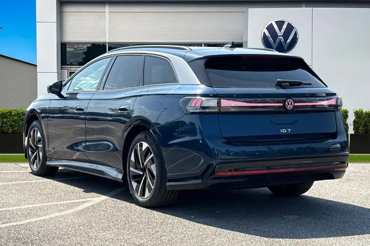 New VW ID.7 Pro 77 kW (105 HP) 2026 Blue Estate