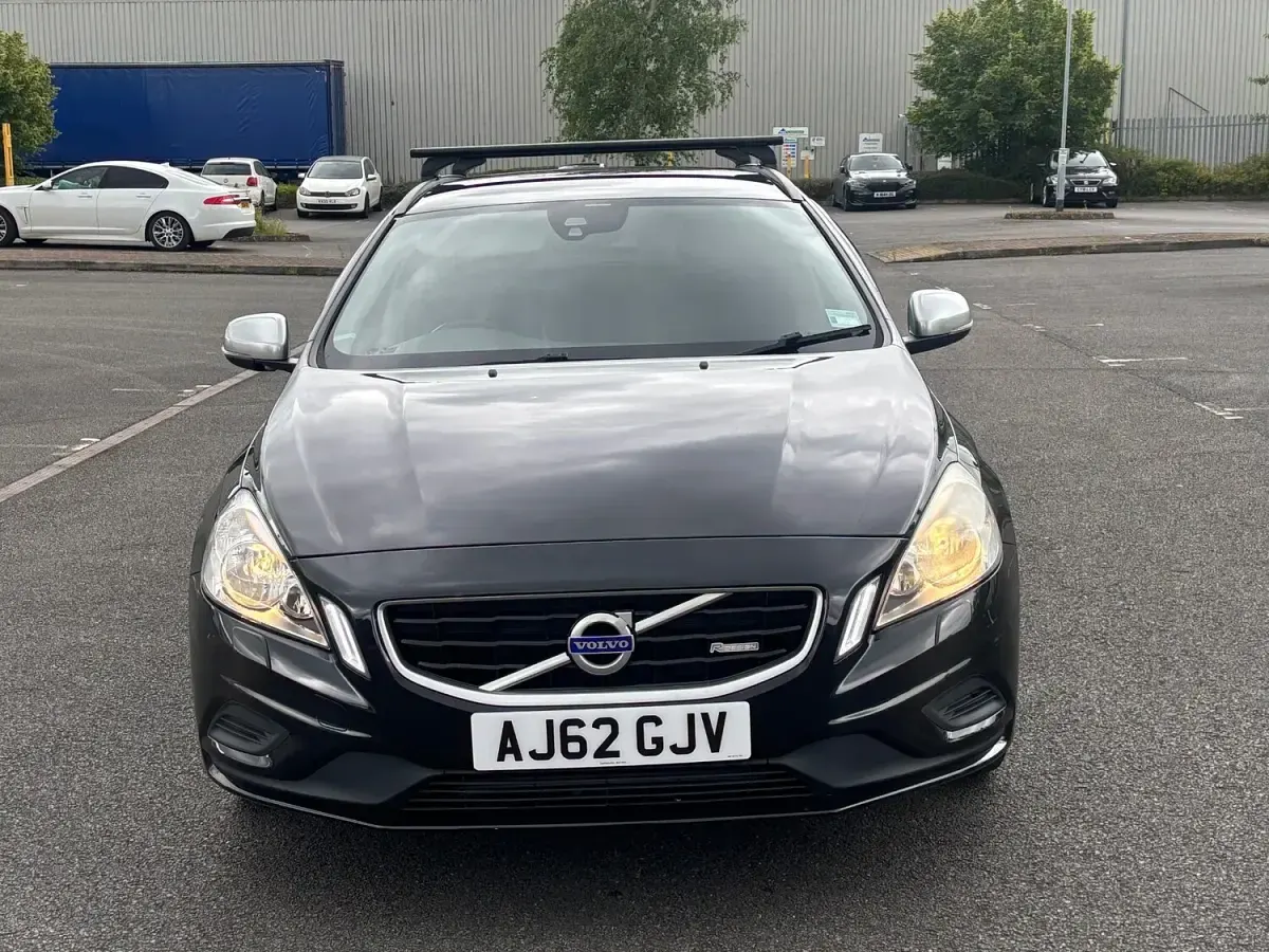Used Volvo V60 R-Design 115 HP (84 kW) 2012 Black Estate