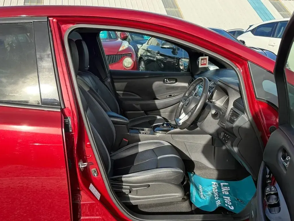 Used Nissan Leaf Tekna 110 kW (150 HP) 2019 Red Hatchback