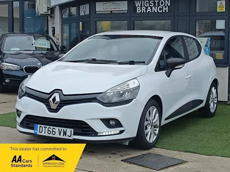 Used Renault Clio IV Play 2017 White Hatchback