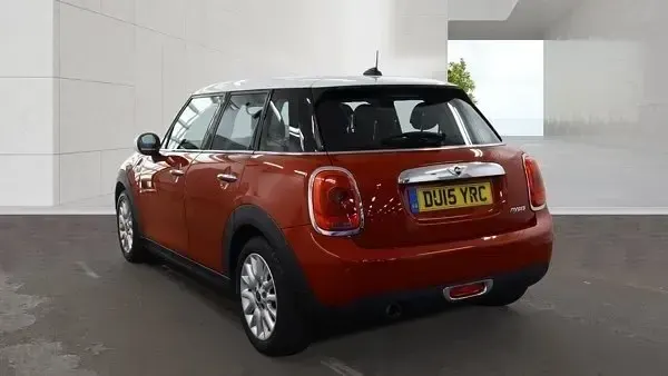 Begagnad Mini Cooper 2015 Röd Halvkombi