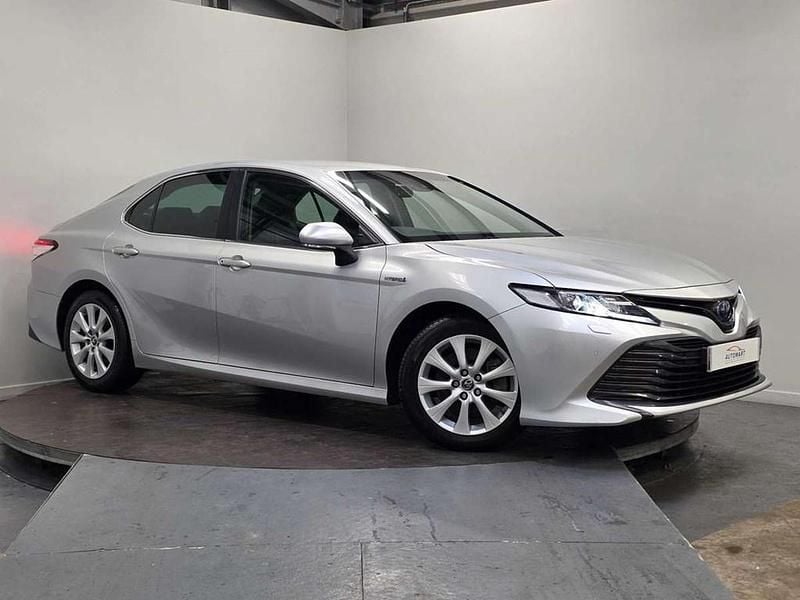Used Toyota Camry Design 214 HP (157 kW) 2020 Silver Sedan