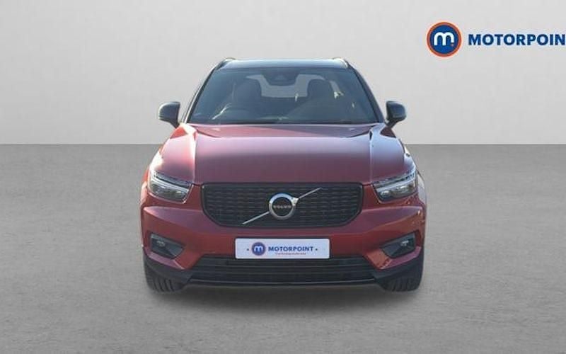 Begagnad Volvo XC40 R-Design Pro 163 HK (119 kW) 2021 Röd SUV