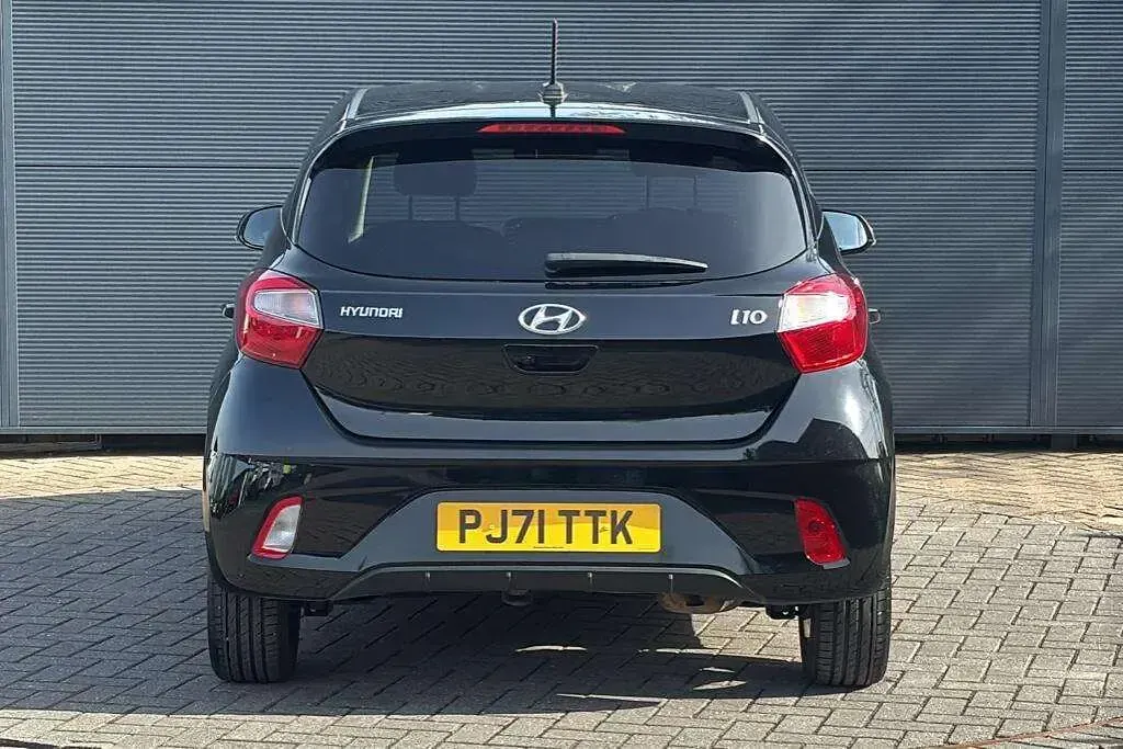 Used Hyundai i10 Premium 83 HP (61 kW) 2021 Black Hatchback