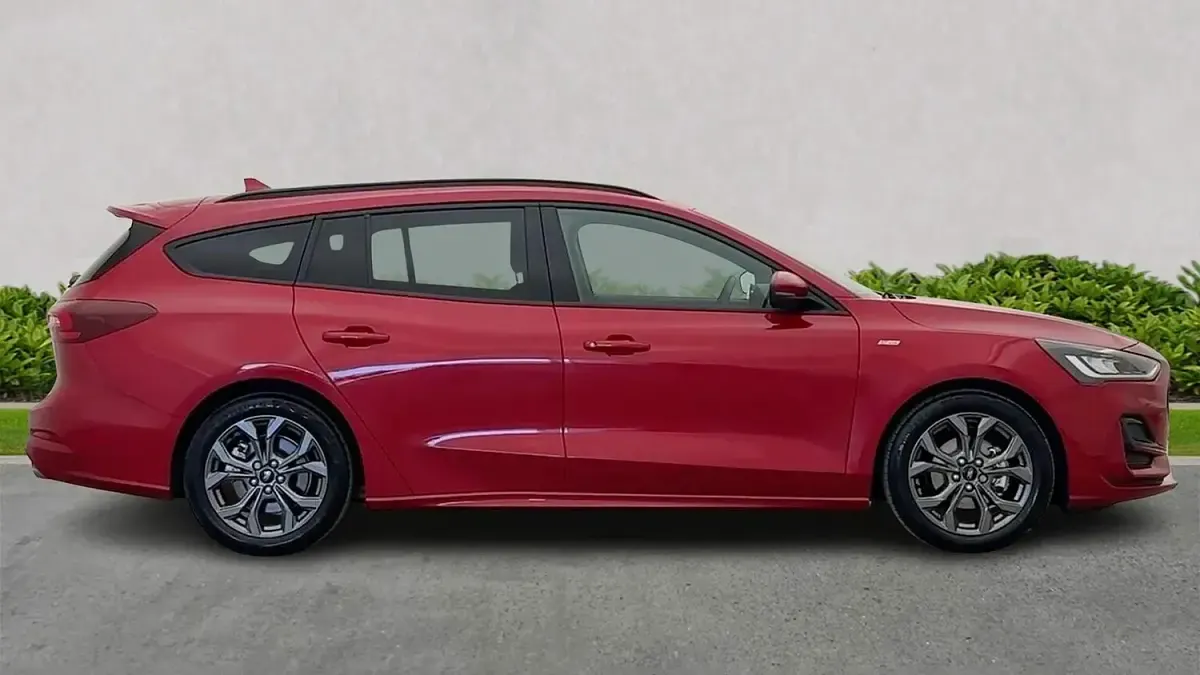 Used Ford Focus ST-Line 2025 Red Estate