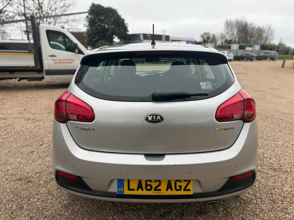 Used Kia Ceed 128 HP (94 kW) 2013 Silver Hatchback