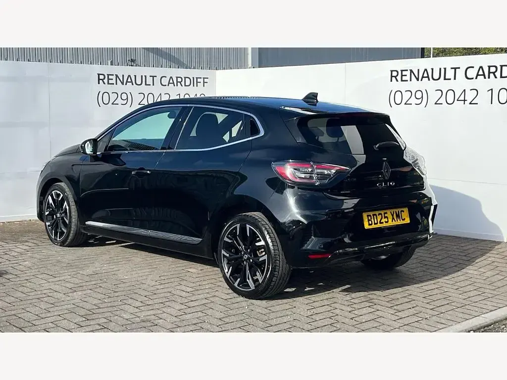 Used Renault Clio Techno 143 HP (105 kW) 2025 Metallic  diamond black  Hatchback