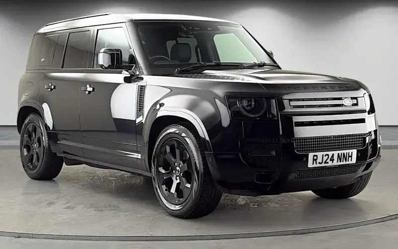 Used Land Rover Defender SE Dynamic 300 HP (220 kW) 2023 SUV