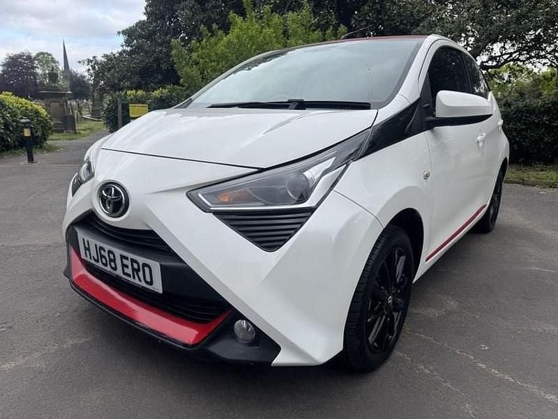 Usado Toyota Aygo x-press 71 HP (52 kW) 2018 Branco Citadino