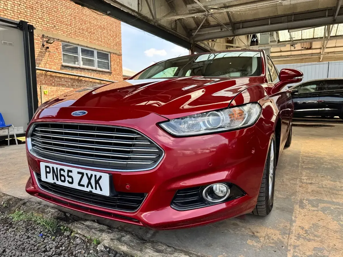 Used Ford Mondeo Titanium 120 HP (88 kW) 2015 Red Hatchback