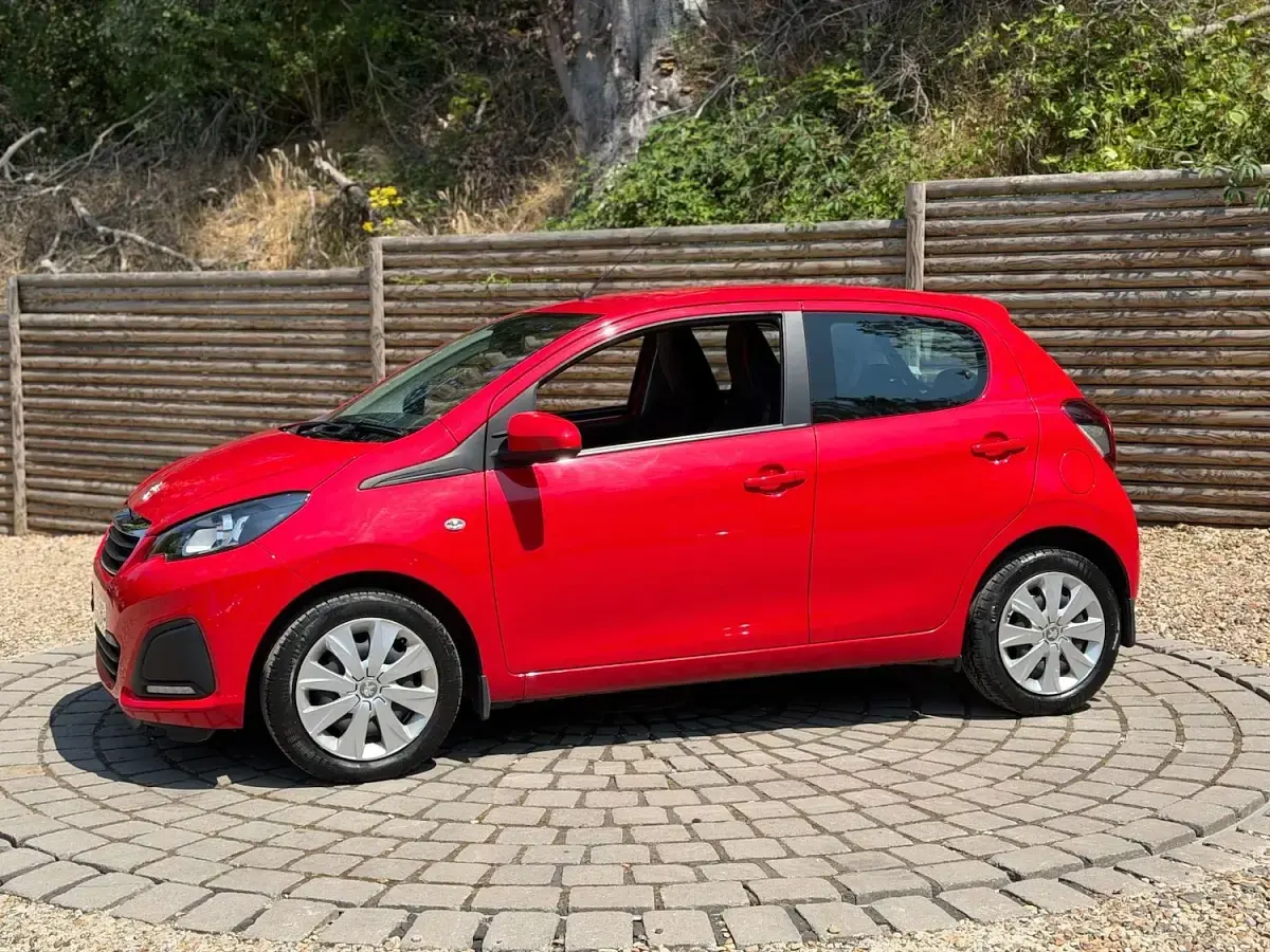 Used Peugeot 108 Active 68 HP (50 kW) 2014 Red Hatchback