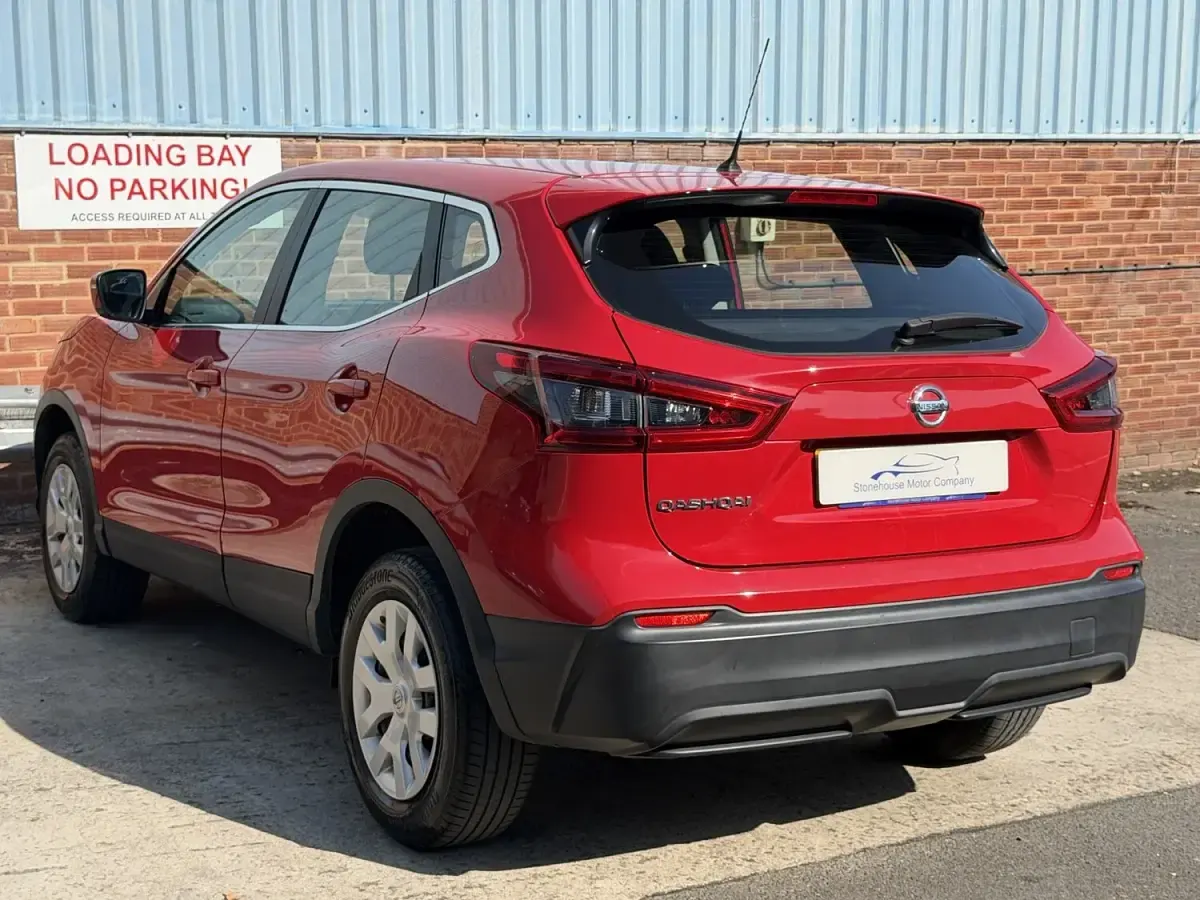 Used Nissan Qashqai Visia 115 HP (84 kW) 2018 Red SUV