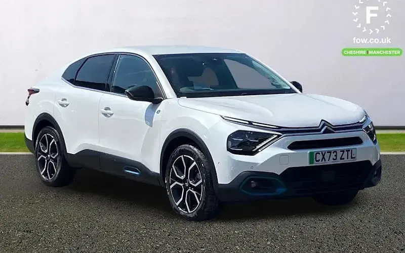 Begagnad Citroën e-C4 Shine 100 kW (136 HK) 2023 Sedan