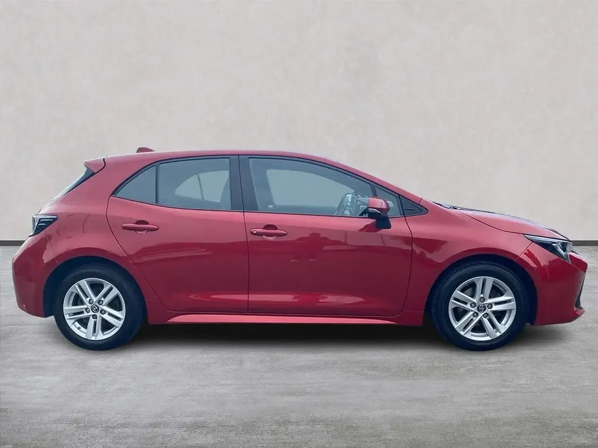 Used Toyota Corolla 122 HP (89 kW) 2019 Red Hatchback
