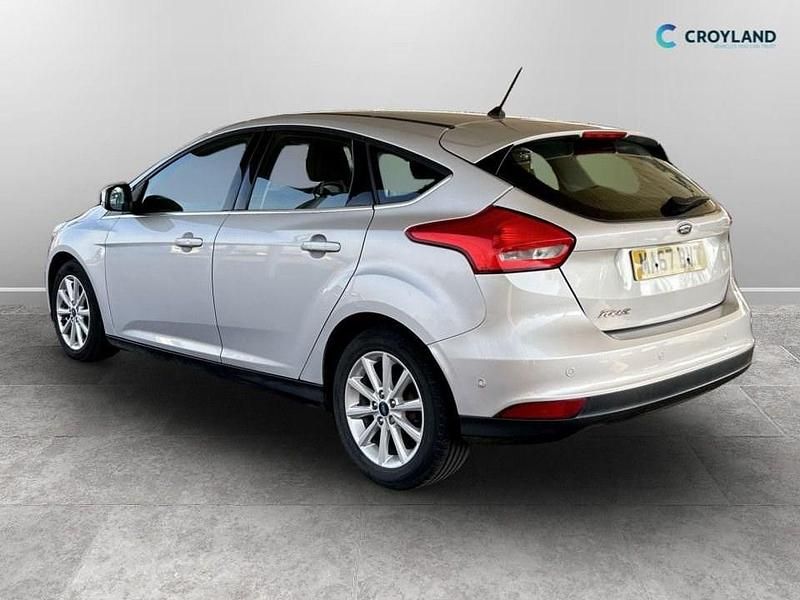 Begagnad Ford Focus Titanium 120 HK (88 kW) 2017 Silver Halvkombi