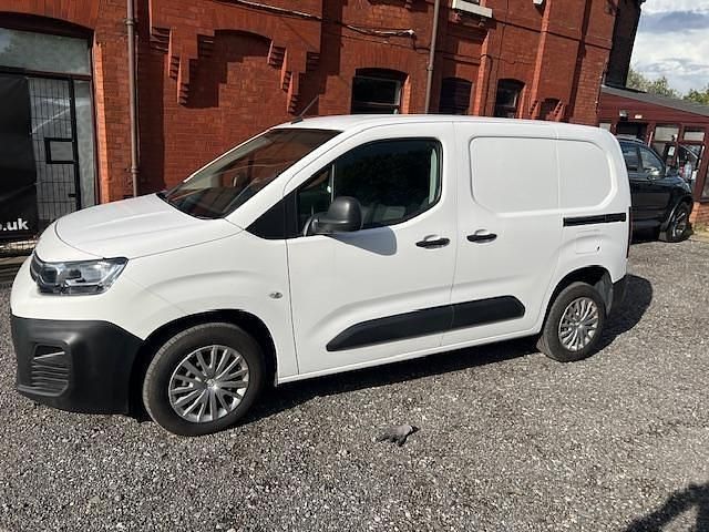 Used Citroën Berlingo 75 HP (55 kW) 2020 White MPV
