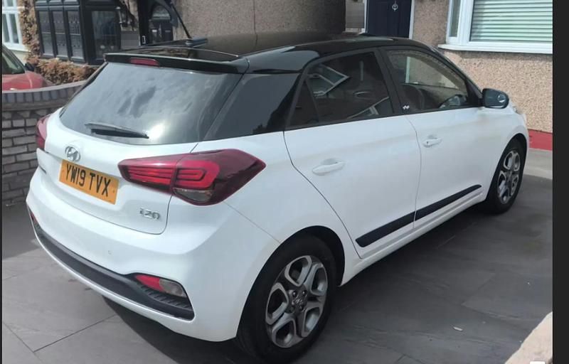 Używany Hyundai i20 100 KM (73 kW) 2019 Biały Hatchback