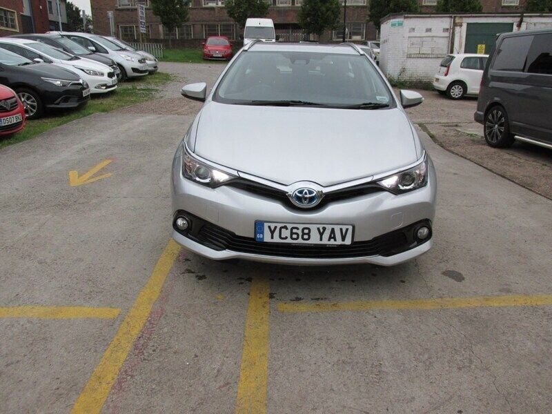 Silver Used 2018 Toyota Auris Hybrid Estate | £9,748 (Good price) - Image 1/4