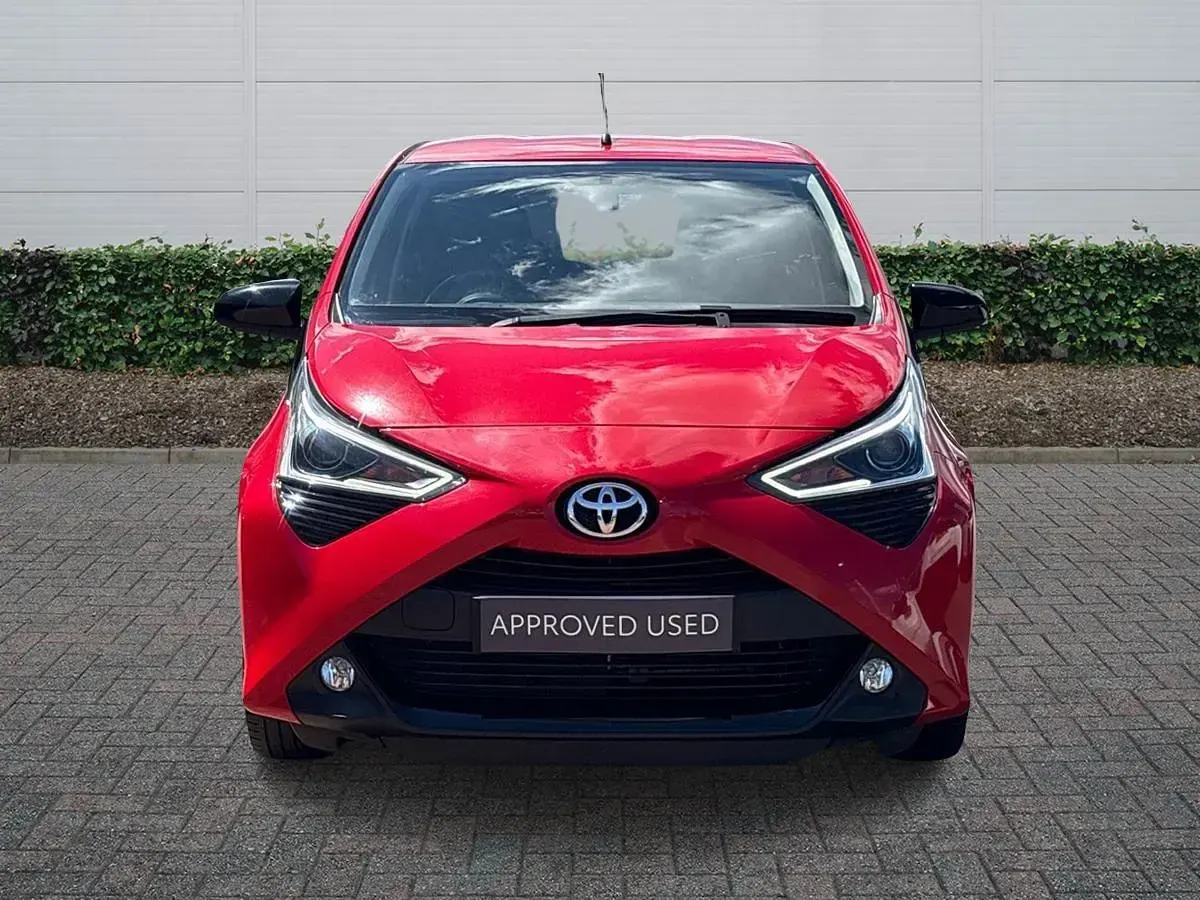 Used Toyota Aygo Trend 72 HP (52 kW) 2020 Red Hatchback