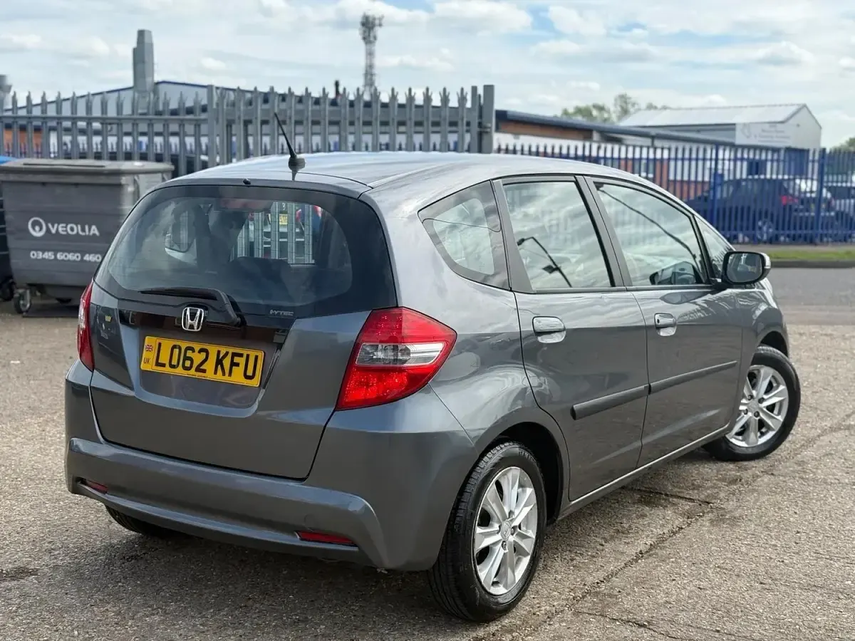 Used Honda Jazz ES 99 HP (72 kW) 2013 Grey Hatchback
