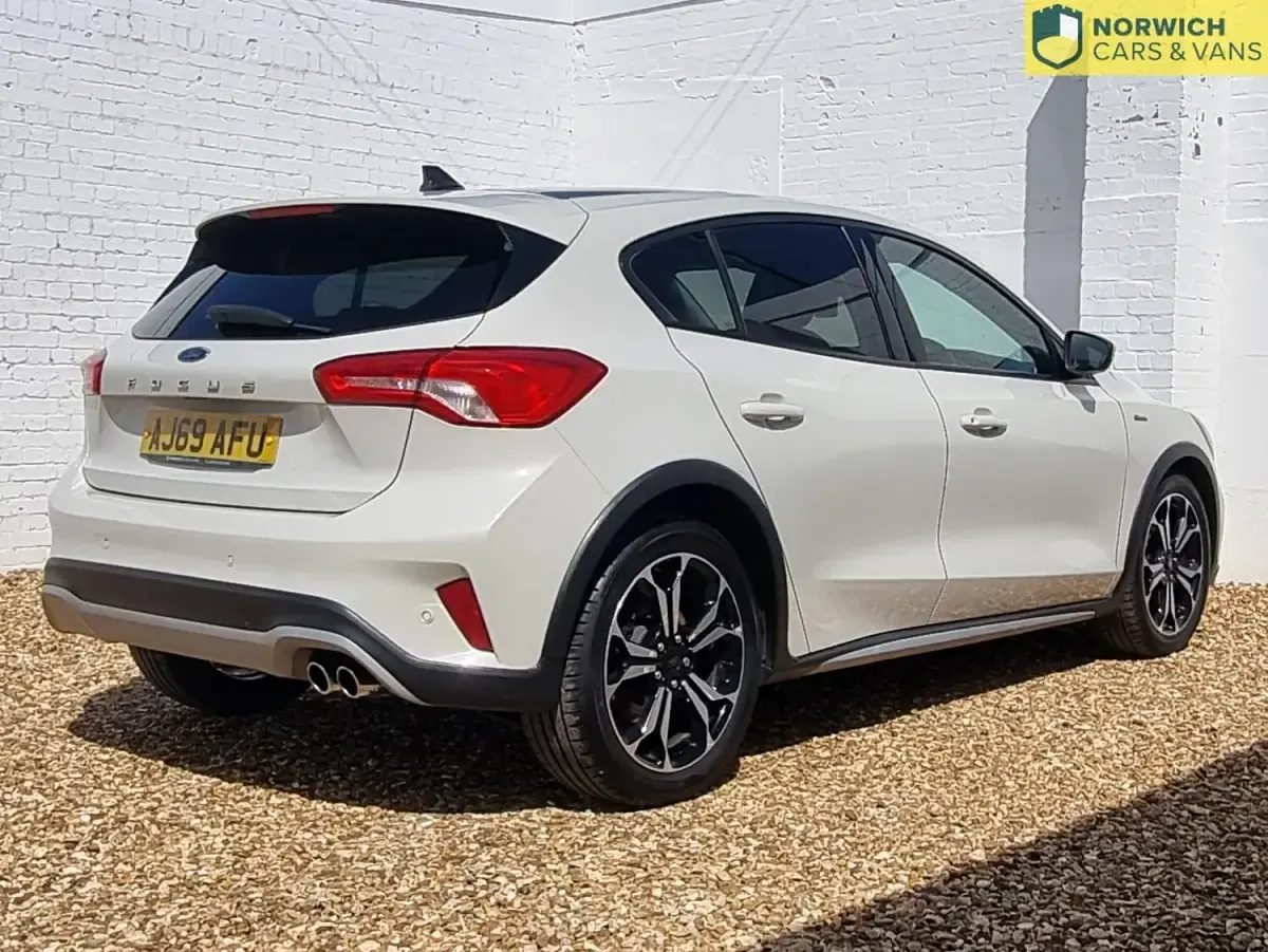 Used Ford Focus Active X 120 HP (88 kW) 2020 White Hatchback