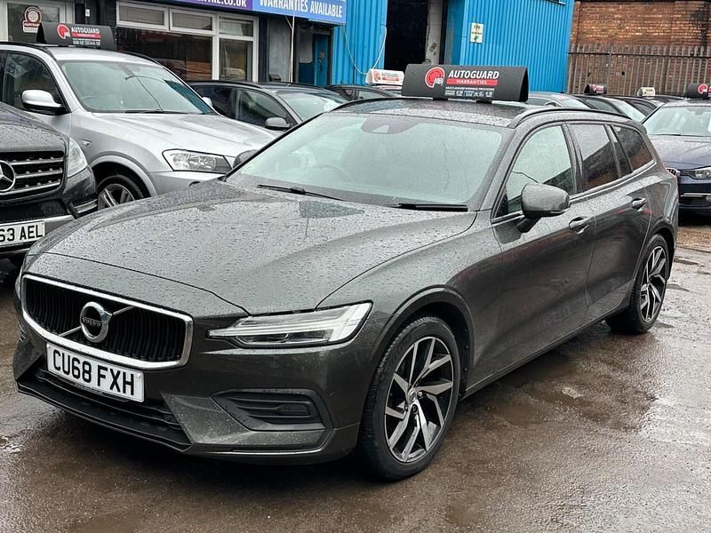 Usado Volvo V60 Momentum 2018 Gris Familiar