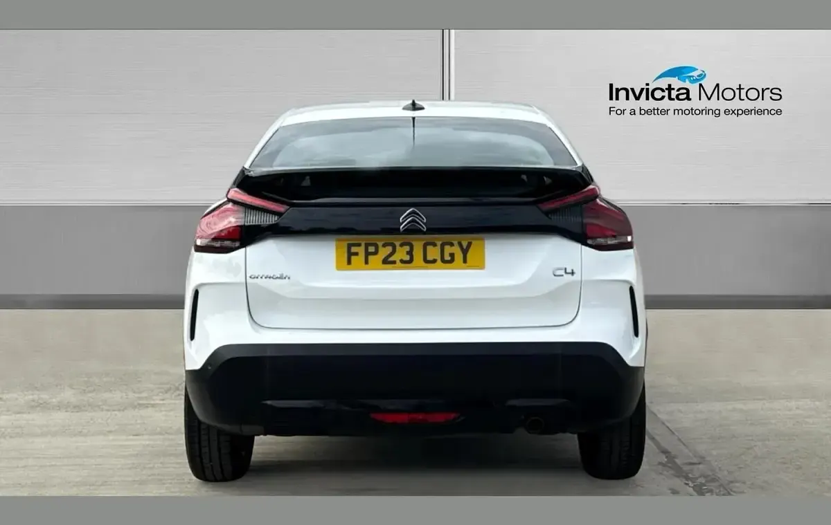 Used Citroën C4 PureTech 101 HP (74 kW) 2023 White SUV