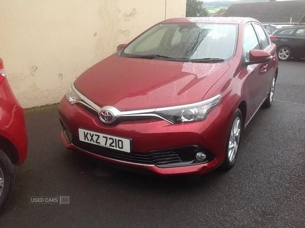 Red Used 2017 Toyota Auris Hatchback | £7,650 (Fair price) - Image 1/4