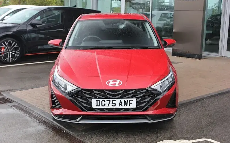 Used Hyundai i20 Advanced 101 HP (74 kW) 2025 Red Hatchback