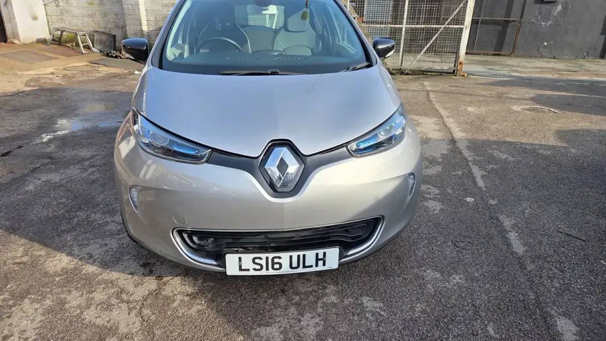 Usado Renault Zoe Dynamique 64 kW (88 HP) 2016 Cinzento Citadino