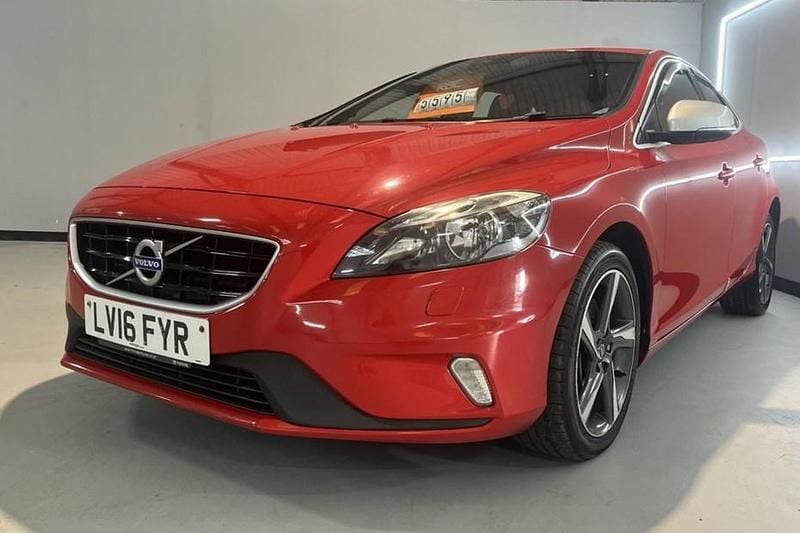 Used Volvo V40 R-Design 152 HP (111 kW) 2016 Red Hatchback