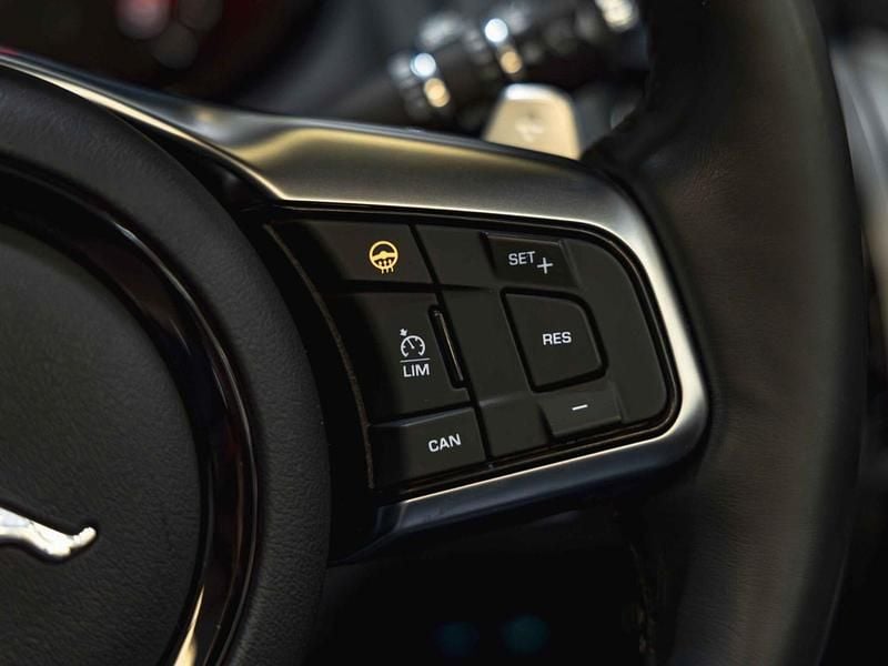 Used Jaguar F-Type R-Dynamic 380 HP (279 kW) 2019 Red Cabriolet